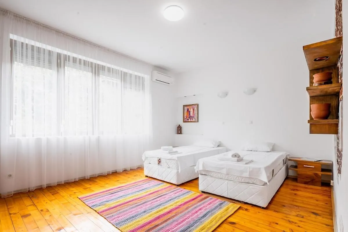 Elegant & Spacious Apartment In The Heart Of ソフィア