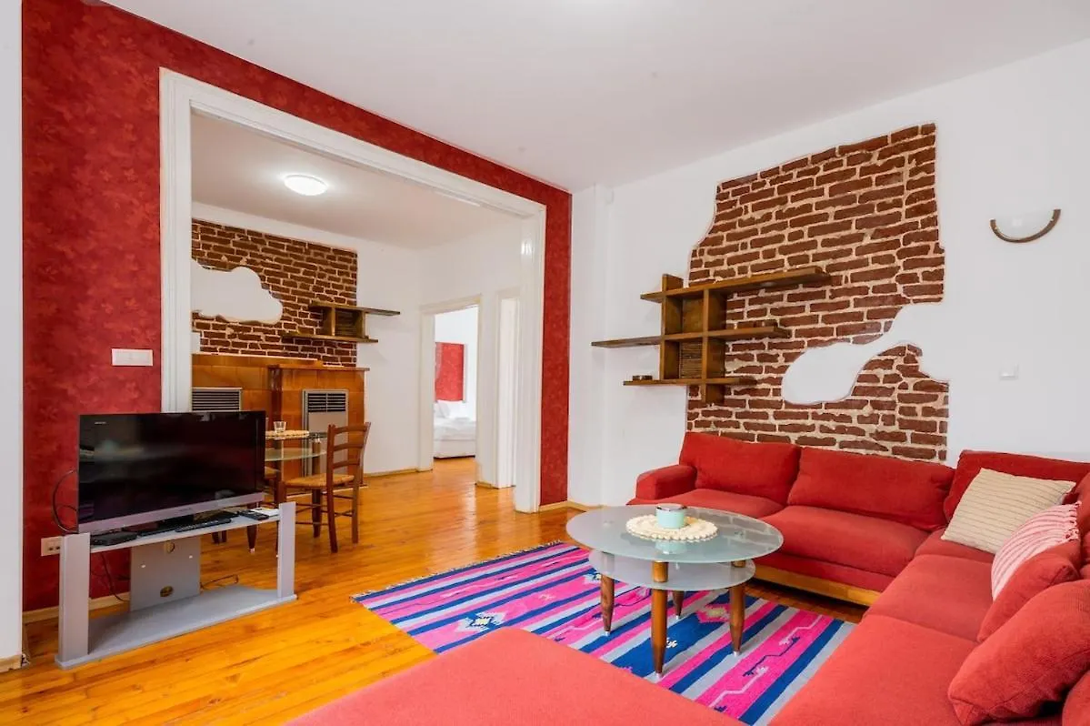 Elegant & Spacious Apartment In The Heart Of ソフィア